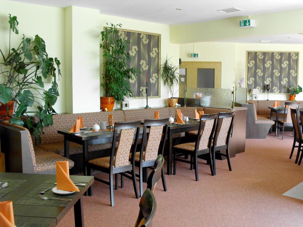 Mucha Ohg Hotel Sembziner Hof Klink Exterior foto