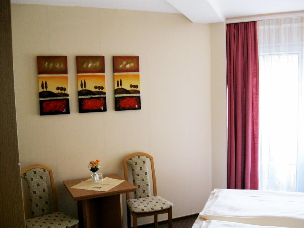Mucha Ohg Hotel Sembziner Hof Klink Habitación foto