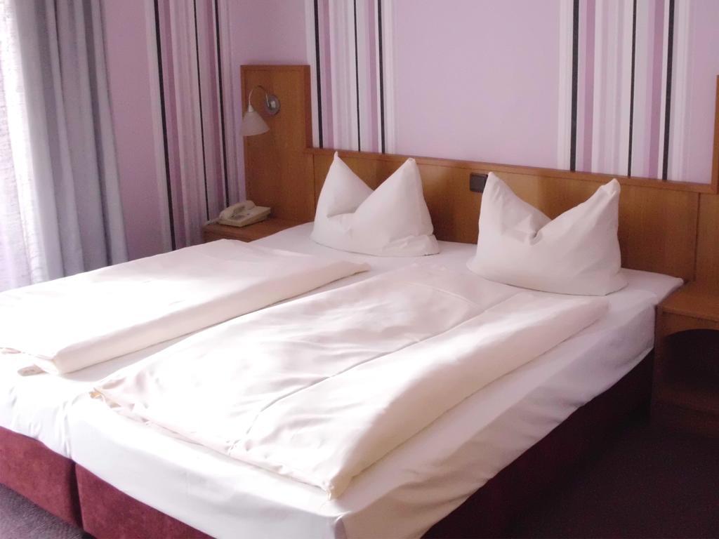 Mucha Ohg Hotel Sembziner Hof Klink Habitación foto