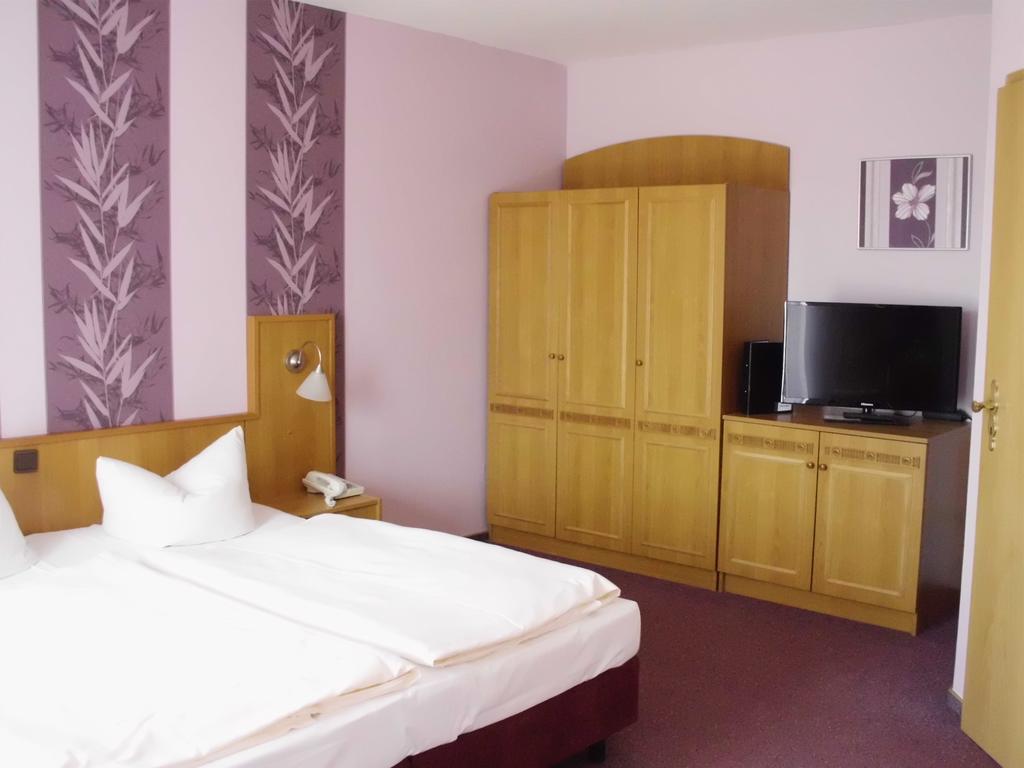 Mucha Ohg Hotel Sembziner Hof Klink Habitación foto