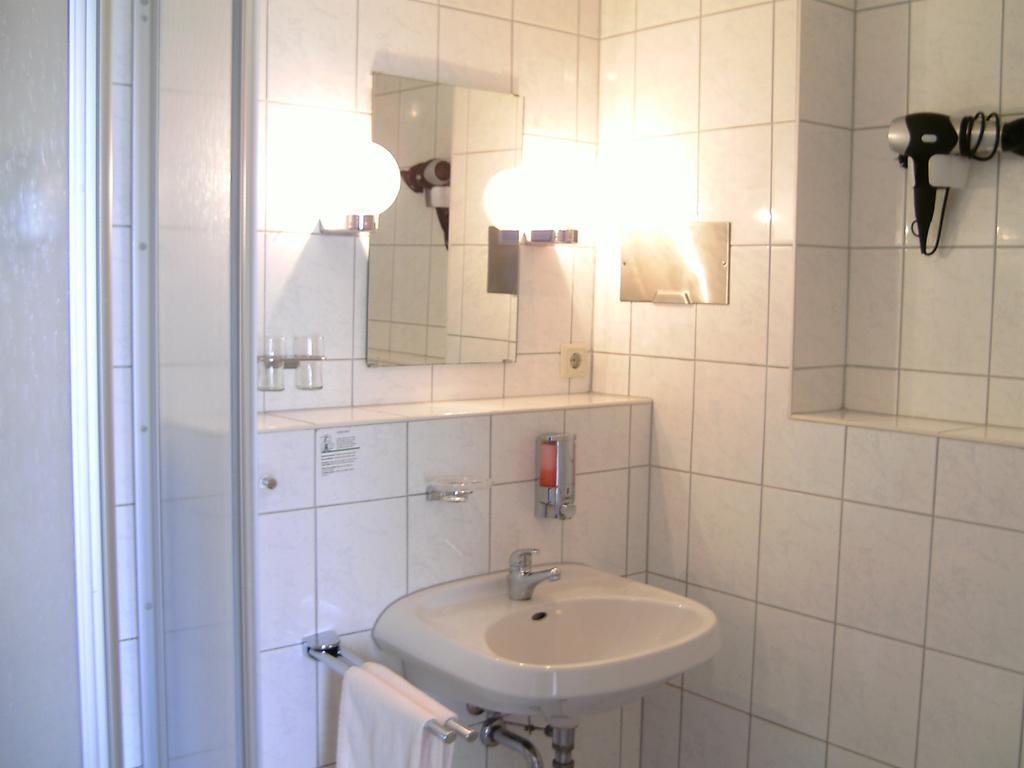 Mucha Ohg Hotel Sembziner Hof Klink Exterior foto